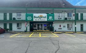 Budgetel Inn And Suites - Louisville